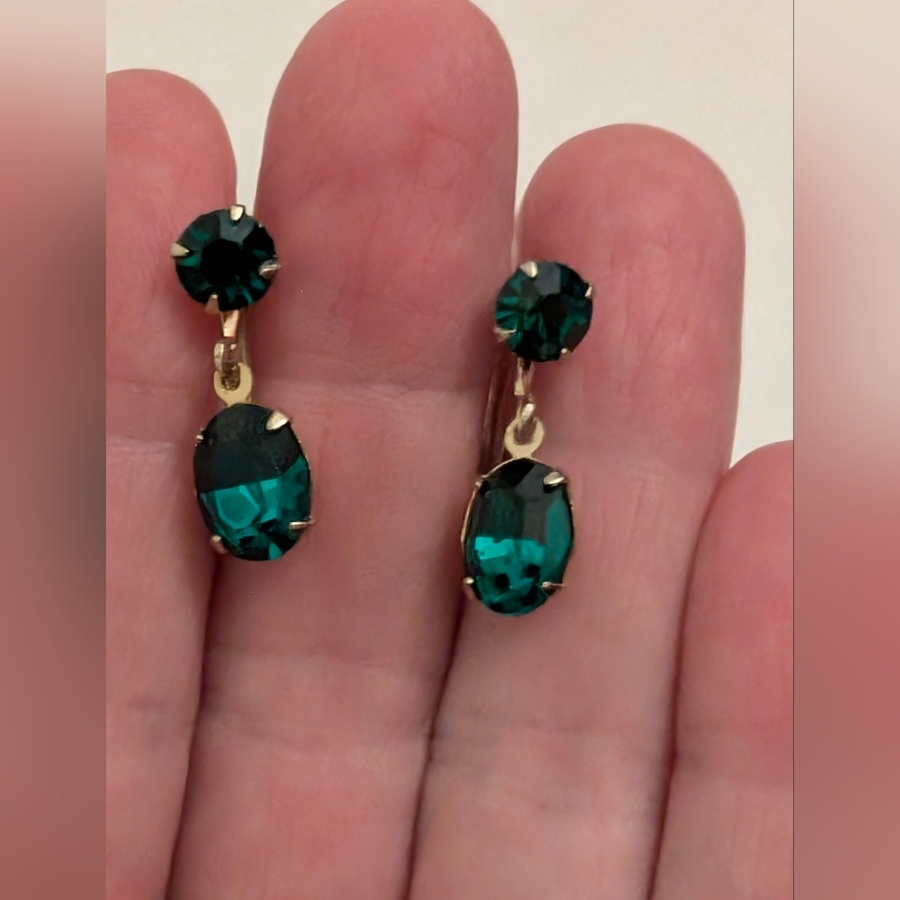 Coro Emerald Green Dangle  Screw Back Earrings